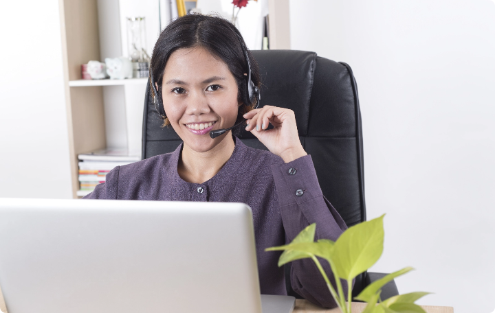 asia-women-happy-smiling-customer-support-operator-with-headset-desk-office